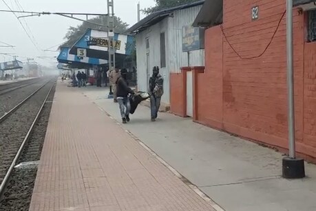 कोडरमा स्टेशन पर महिला ने दो बच्चों के साथ खुदकुशी की