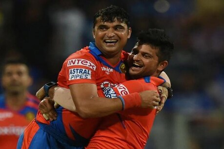 प्रवीण तांबे आईपीएल नीलामी में बिकने वाले सबसे बूढ़े खिलाड़ी थे (फाइल फोटो)