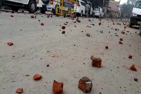नागरिकता संशोधन कानून के खिलाफ हिंसक प्रदर्शन के बाद यूपी पुलिस ने कार्रवाई शुरू कर दी है.