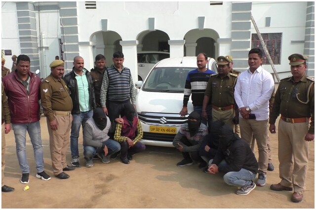 ATM फ्रॉड करने वाले गैंग के 5 लोग गिरफ्तार, 25000 रुपए महीने पर बुक थी कार ATM फ्रॉड करने वाले गैंग के 5 लोग गिरफ्तार, 25000 रुपए महीने पर बुक थी कार