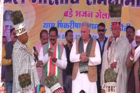 राम का भजन सुन मंच पर ही थिरकने लगे CM भूपेश बघेल, मंत्री अमरजीत ने भी दिया साथ राम का भजन सुन मंच पर ही थिरकने लगे CM भूपेश बघेल, मंत्री अमरजीत ने भी दिया साथ