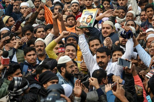 दिल्ली की तीस हजारी कोर्ट ने चंद्रशेखर की याचिका पर धरना प्रदर्शन को लेकर महत्वपूर्ण बातें कही.