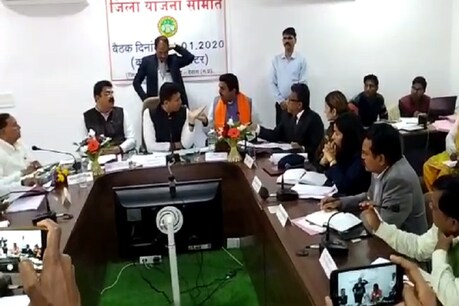 देवास ज़िला योजना समिति की बैठक में मंत्री जीतू पटवारी और सांसद महेन्द्र सोलंकी में विवाद