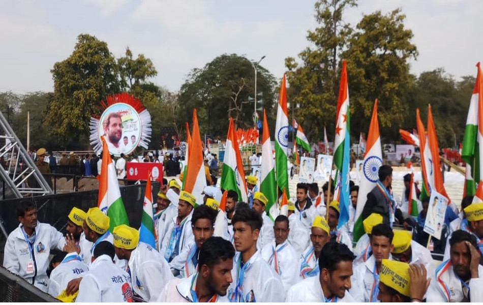  राहुल जयपुर में आयोजित की जा रही इस आक्रोश रैली के जरिए बेरोजगारी, महंगाई और केंद्र सरकार की कथित गलत आर्थिक नीतियों और अर्थव्यवस्था के मुद्दों पर केन्द्र सरकार को घेरेंगे.