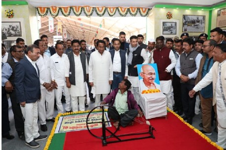 छिंदवाड़ा में बना विश्व रिकॉर्ड : 25 हज़ार युवाओं ने एक साथ गाया गांधीजी का ये प्रिय भजन छिंदवाड़ा में बना विश्व रिकॉर्ड : 25 हज़ार युवाओं ने एक साथ गाया गांधीजी का ये प्रिय भजन