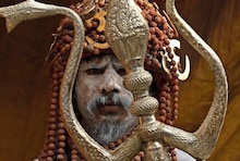 क्यों है नागा साधुओं और अघोरियों में जबरदस्त अंतर, क्या माघ मेले में आए हैं वो