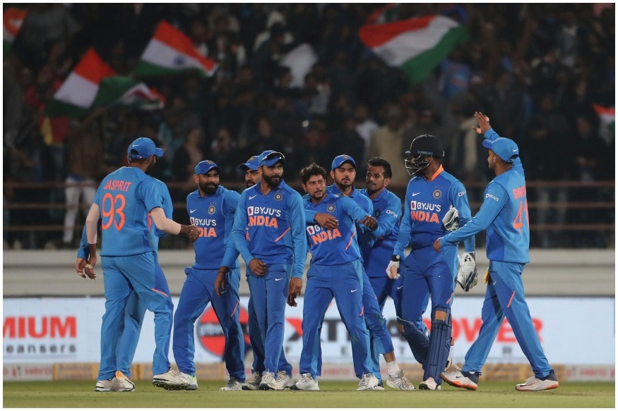 लाइव क्रिकेट स्कोर (Live Cricket Score), India vs Australia Live Match, 2nd odi Match at Saurashtra Cricket Association Stadium, Rajkot: भारत सीरीज में 0-1 से पीछे है