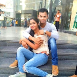  रेश्मा की मां के अनुसार पिछले कुछ समय से अयाज ने इस बात पर रेश्मा को परेशान करना शुरू किया. एक महीने पहले ही रेश्मा को जान से मारने की धमकी भी दी.