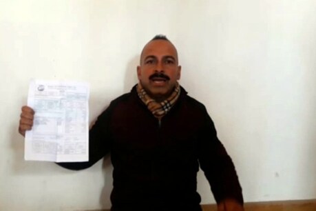 शिमला में पानी के बिलो को लेकर पूर्व पार्षद ने दिया धरना.