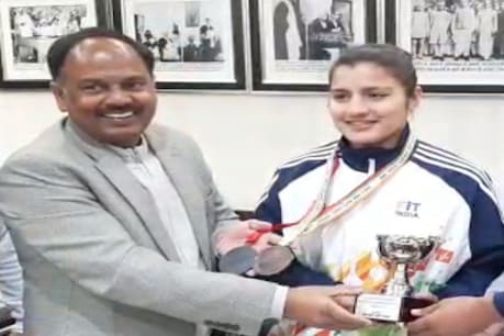 कैब ड्राइवर की बेटी विंका ने खेलो इंडिया चैंपियनशिप में जीता ब्राउंज मेडल कैब ड्राइवर की बेटी विंका ने खेलो इंडिया चैंपियनशिप में जीता ब्राउंज मेडल
