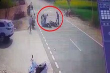 अलवर में हरसौरा रोड पर दो बाइक में आमने-सामने भिड़ंत, CCTV में कैद हुई तस्वीर
