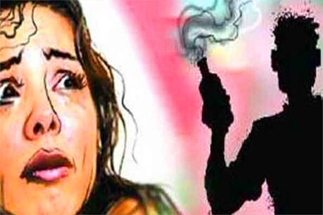 दहेज प्रताड़ना का केस वापस नहीं लेने पर पति ने पत्नी का चेहरा तेजाब से जलाने व चाकू से गोदकर हत्या करने की धमकी दी है (सांकेतिक तस्वीर)