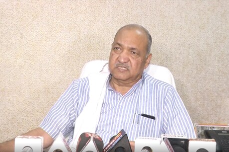 मंत्री रविंद्र चौबे बोले- पिछले साल से ज्यादा हुई धान खरीदी, बारदाने की कमी करेंगे पूरी मंत्री रविंद्र चौबे बोले- पिछले साल से ज्यादा हुई धान खरीदी, बारदाने की कमी करेंगे पूरी