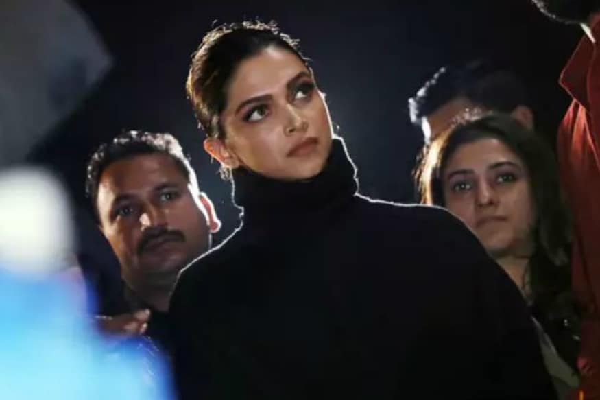 Deepika Padukone, Chhappak, Deepika Padukone JNU protest, Chhappak Ticket canclled, Deepika Padukone Chhappak boycott, bollywood, entertainment, दीपिका पादुकोण, छपाक, जेएनयू प्रदर्शन में दीपिका पादुकोण, छपाक टिकट कैंसिल, दीपिका पादुकोण छपाक का विरोध, बॉलीवुड, मनोरंजन