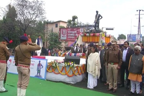 पुण्यतिथि पर याद आए शहीद एसपी रणधीर वर्मा, सम्मान में भारत सरकार ने तोड़ी थी ये परंपरा पुण्यतिथि पर याद आए शहीद एसपी रणधीर वर्मा, सम्मान में भारत सरकार ने तोड़ी थी ये परंपरा