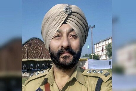 जांच में हुआ खुलासा, हिजबुल से 'सैलरी' लेता था बर्खास्त DSP दविंदर सिंह जांच में हुआ खुलासा, हिजबुल से 'सैलरी' लेता था बर्खास्त DSP दविंदर सिंह