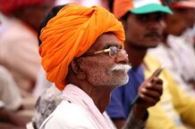 सरपंच चुनाव में हर वोट की कीमत, ये बुजुर्ग मतदाता बने युवाओं के लिए मिसाल