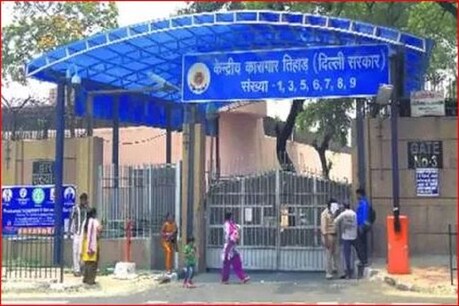 कोरोना का खौफ: तिहाड़ जेल ने 356 कैदियों को जमानत पर किया रिहा, 63 को मिली 8 हफ्ते की परोल कोरोना का खौफ: तिहाड़ जेल ने 356 कैदियों को जमानत पर किया रिहा, 63 को मिली 8 हफ्ते की परोल