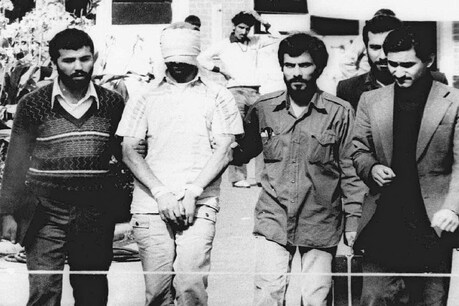 US-Iran Tension : जब 444 दिनों तक ईरान के चंगुल में छटपटाता रहा था अमेरिका US-Iran Tension : जब 444 दिनों तक ईरान के चंगुल में छटपटाता रहा था अमेरिका