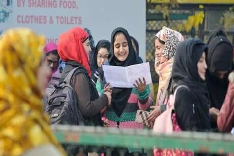 जम्मू-कश्मीर के स्टूडेंट पढ़ेंगे पुनर्गठन अधिनियम, जानेंगे क्यों हटा अनुच्छेद 370 जम्मू-कश्मीर के स्टूडेंट पढ़ेंगे पुनर्गठन अधिनियम, जानेंगे क्यों हटा अनुच्छेद 370