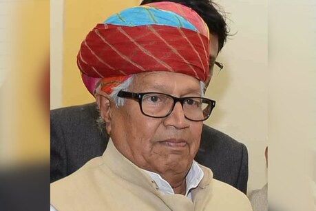 वॉकआउट के दौरान पूर्व विधानसभा अध्यक्ष और बीजेपी विधायक कैलाश मेघवाल सदन के अंदर ही बैठे रहे.