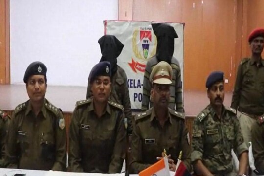 पांच पुलिसकर्मियों की हत्या के मामले में पुलिस ने दो हार्डकोर नक्सलियों को गिरफ्तार किया 