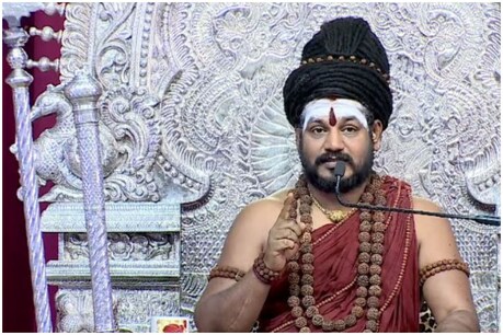 इंटरपोल ने विवादास्पद स्वयंभू बाबा नित्यानंद के बारे में जानकारी हासिल करने के लिए ब्लू कॉर्नर नोटिस जारी किया है