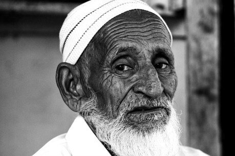 दिल्ली के सदर में ये 50 सालों से झंडे का कारोबार कर रहे हैं (प्रतीकात्मक फोटो)