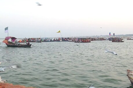 संगम नगरी में माघ मेला शुरु, पहले स्नान पर 23 लाख श्रद्धालुओं ने लगाई आस्था की डुबकी संगम नगरी में माघ मेला शुरु, पहले स्नान पर 23 लाख श्रद्धालुओं ने लगाई आस्था की डुबकी