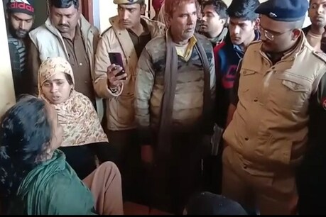 लूट की वारदात के बाद पीड़ितों से पूछताछ करती पुलिस