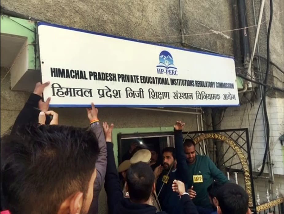एबीवीपी का कहना है कि निजी विश्वविद्यालयों पर आज तक कोई कार्रवाई नहीं हुई है.