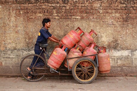 LPG की बढ़ती कीमतों से मिलेगी राहत, अब नाले की गैस से भी जलेगा चूल्हा, रायपुर में प्रयोग सफल LPG की बढ़ती कीमतों से मिलेगी राहत, अब नाले की गैस से भी जलेगा चूल्हा, रायपुर में प्रयोग सफल