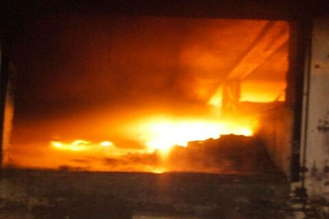 गोदाम में शुक्रवार तड़के आग कैसे लगी इसकी वजहों का अभी तक पता नहीं चला है