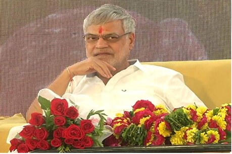 इस सत्र में इससे पहले भी
विधानसभा अध्यक्ष कई बार कड़े तेवर दिखा चुके हैं.