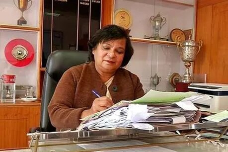 डॉ. प्रियदर्शिनी चौधरी: हिमाचल पशुपालन विभाग की पहली वेटर्नरी डॉक्टर से निदेशक तक डॉ. प्रियदर्शिनी चौधरी: हिमाचल पशुपालन विभाग की पहली वेटर्नरी डॉक्टर से निदेशक तक
