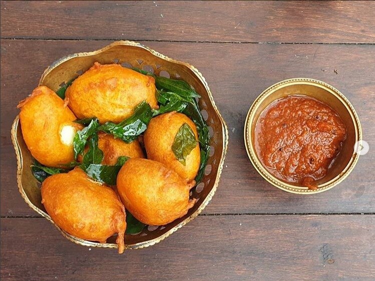 लीजिए तैयार हो चुका है आपका एग बोंडा.
