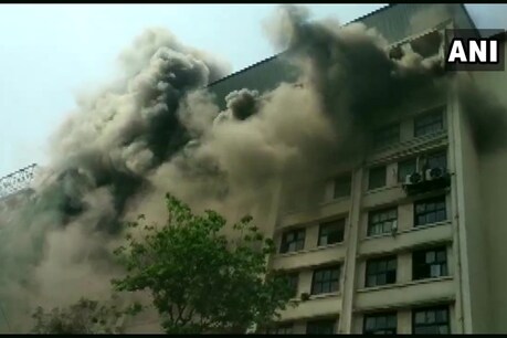 जीएसटी भवन में लगी भीषण आग, बुझाने में जुटीं दमकल की 15 गाड़ियां जीएसटी भवन में लगी भीषण आग, बुझाने में जुटीं दमकल की 15 गाड़ियां