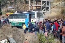 खचाखच भरी शिमला से सरकाघाट जा रही HRTC-निजी बस भिड़ी, खाई में गिरने से बची