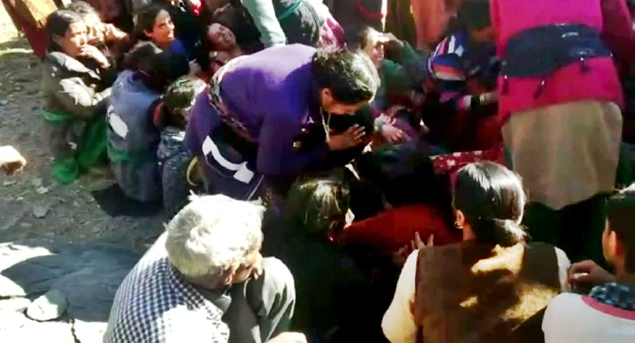 पुलिस ने हत्या का मामला दर्ज किया है.