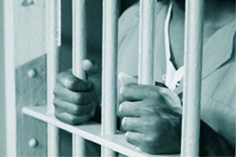 जयपुर: शेयर मार्केट घाटे से उबरने के लिए सेल्समैन ने लुटवाए 10 लाख रुपए, लूट की अनूठी कहानी जयपुर: शेयर मार्केट घाटे से उबरने के लिए सेल्समैन ने लुटवाए 10 लाख रुपए, लूट की अनूठी कहानी