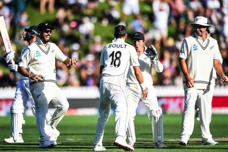 Ind vs NZ: पारी की हार से बचा भारत, न्यूजीलैंड ने वेलिंगटन में 10 विकेट से दी मात Ind vs NZ: पारी की हार से बचा भारत, न्यूजीलैंड ने वेलिंगटन में 10 विकेट से दी मात