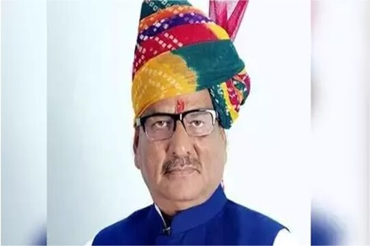 माथुर ने कहा कि ये हमारी गलती है कि हमने उन्हें शांति से बैठने दिया. 