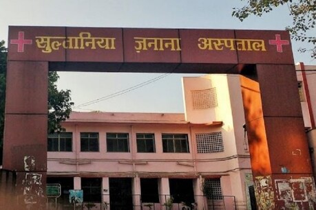 गर्भवती महिला के ऊपर गिर पड़ी अस्पताल की कर्मचारी, पीठ में घुसी पलंग की रॉड गर्भवती महिला के ऊपर गिर पड़ी अस्पताल की कर्मचारी, पीठ में घुसी पलंग की रॉड