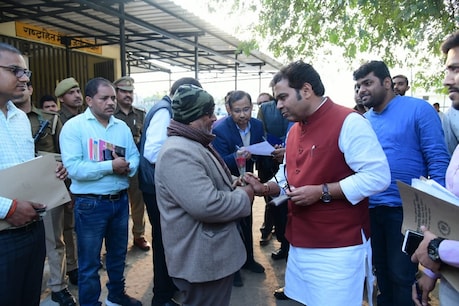 गलत बिजली बिल भेजने वालों की खैर नहीं, ऊर्जा मंत्री श्रीकांत शर्मा ने FIR के दिए निर्देश गलत बिजली बिल भेजने वालों की खैर नहीं, ऊर्जा मंत्री श्रीकांत शर्मा ने FIR के दिए निर्देश