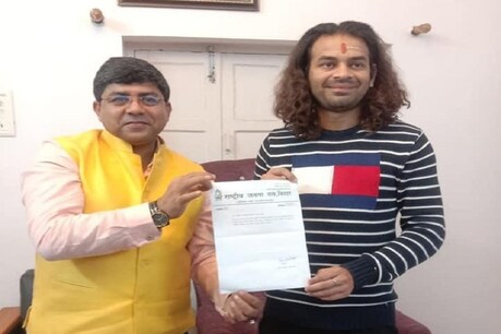 बिहार विधानसभा चुनाव से पहले तेजप्रताप यादव ने फिर दिखाए बगावती तेवर, पार्टी में हड़कंप बिहार विधानसभा चुनाव से पहले तेजप्रताप यादव ने फिर दिखाए बगावती तेवर, पार्टी में हड़कंप