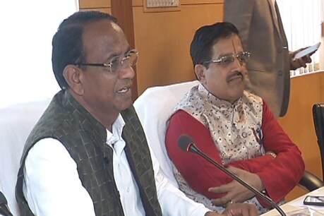 मंत्री बामनिया ने कहा कि आदिवासी अंचल के जनजाति छात्र छात्राओं में प्रतिभाओं की कोई कमी नहीं हैं, लेकिन उन्हें उचित मार्गदर्शन नहीं मिल पाता हैं.