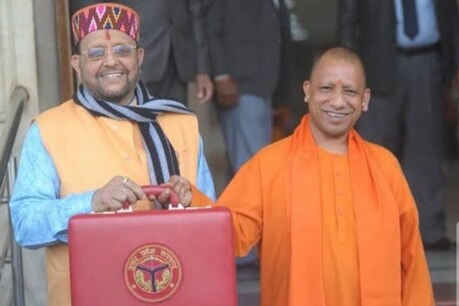 यह एयरपोर्ट 2023 तक चालू होना प्रस्तावित है. 5,000 हेक्टेयर में फैली इस परियोजना की लागत 29 हजार 560 करोड़ रुपए होने की संभावना है. एयरपोर्ट का पहला चरण 4,588 करोड़ रुपए की लागत से 1,334 हेक्टेयर में तैयार होगा.
