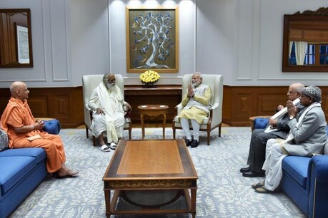 PM मोदी से मिले अयोध्या श्रीराम जन्मभूमि ट्रस्ट के सदस्य, भूमि पूजन में शामिल होने का दिया न्योता PM मोदी से मिले अयोध्या श्रीराम जन्मभूमि ट्रस्ट के सदस्य, भूमि पूजन में शामिल होने का दिया न्योता