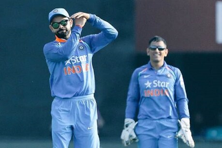 धोनी के बचाव में आगे आए विराट कोहली, दिग्गज खिलाड़ी से भिड़ गए धोनी के बचाव में आगे आए विराट कोहली, दिग्गज खिलाड़ी से भिड़ गए