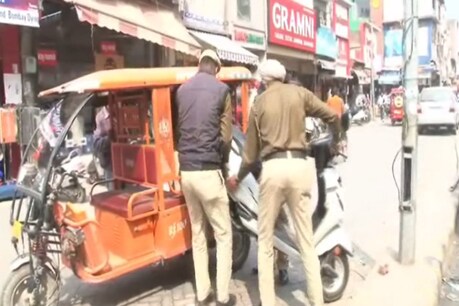 गृहमंत्री के आदेश के बाद से अंबाला पुलिस सख्त, रांग पार्किंग में खड़े वाहनों के कटने लगे चालान गृहमंत्री के आदेश के बाद से अंबाला पुलिस सख्त, रांग पार्किंग में खड़े वाहनों के कटने लगे चालान